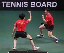 杨幂不慎跌倒引全场哗然